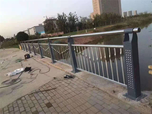 橋梁護欄
